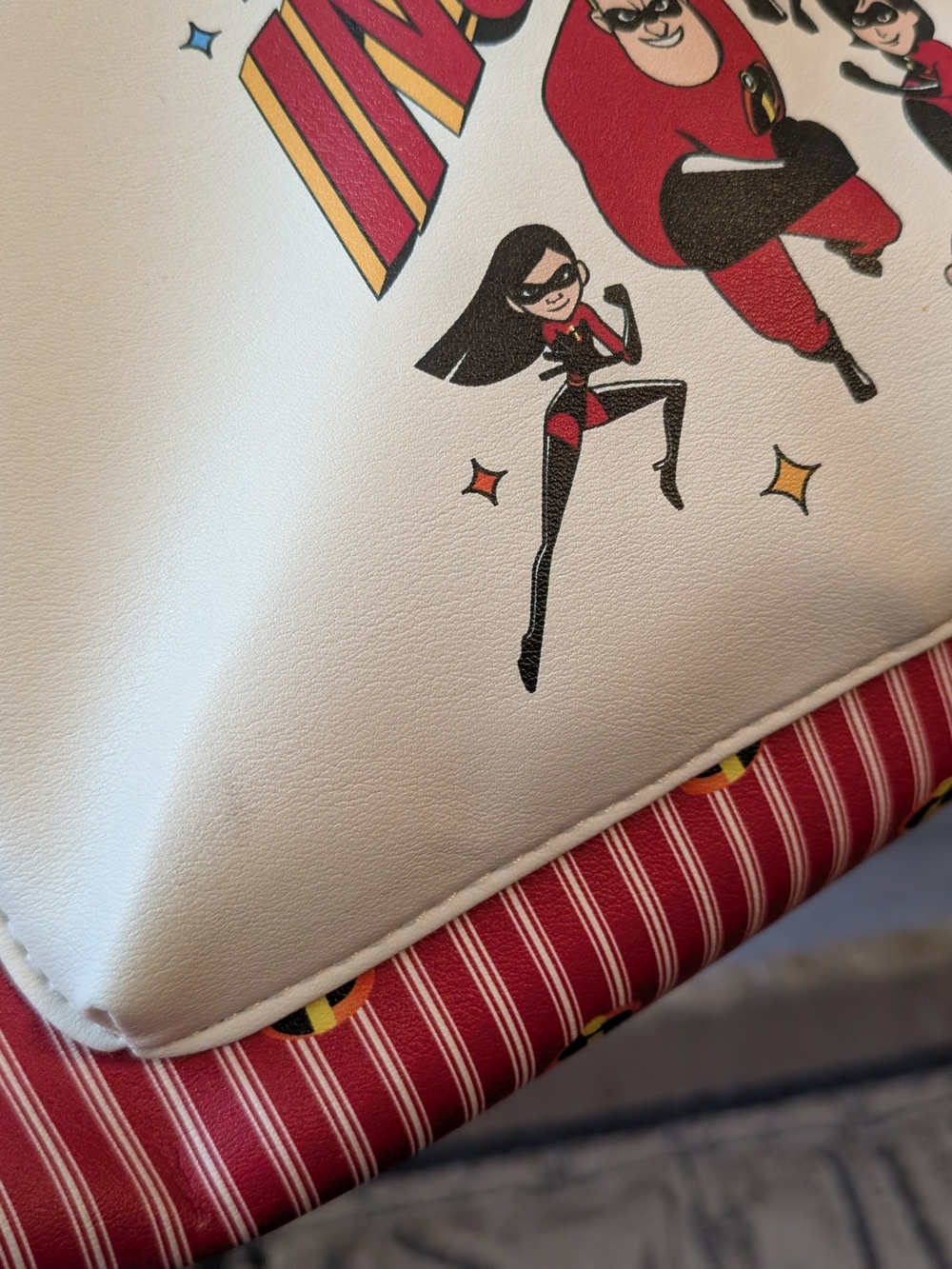 Pixar X Primark Disney The Incredibles Cosmetic Bag - Picture 10 of 11